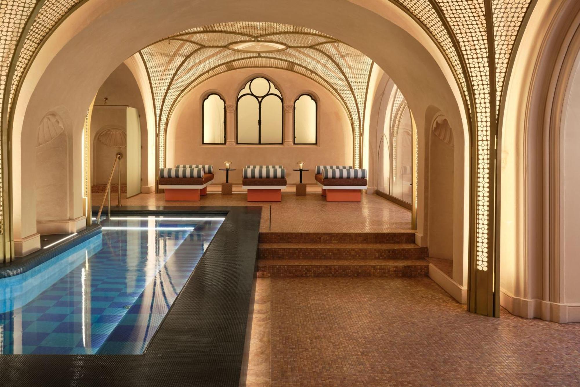 W Budapest Eksteriør billede