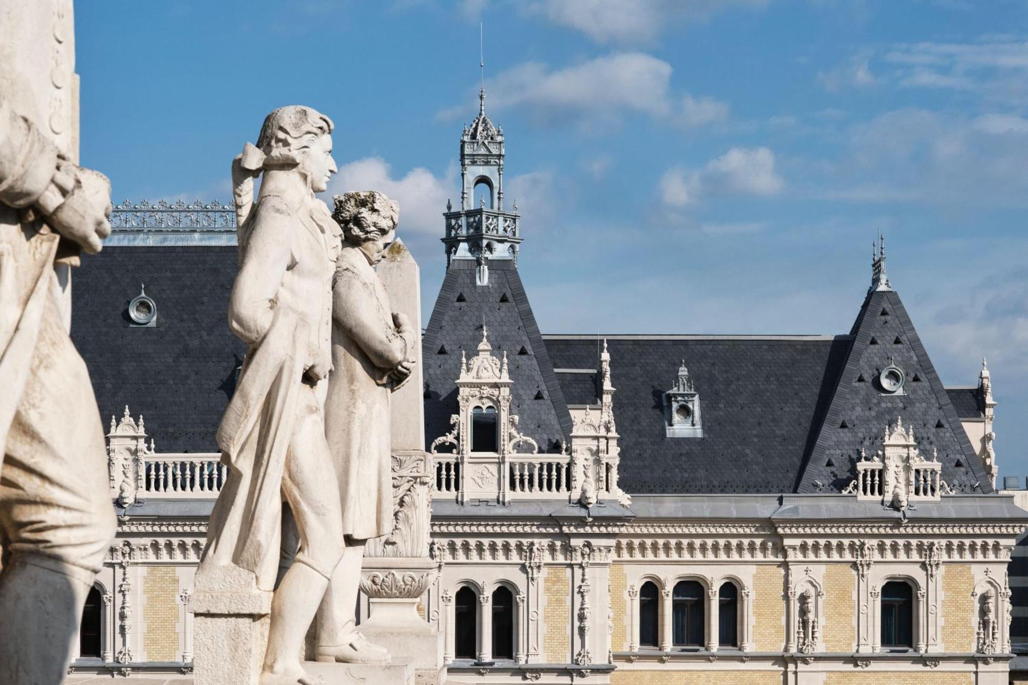 W Budapest Eksteriør billede